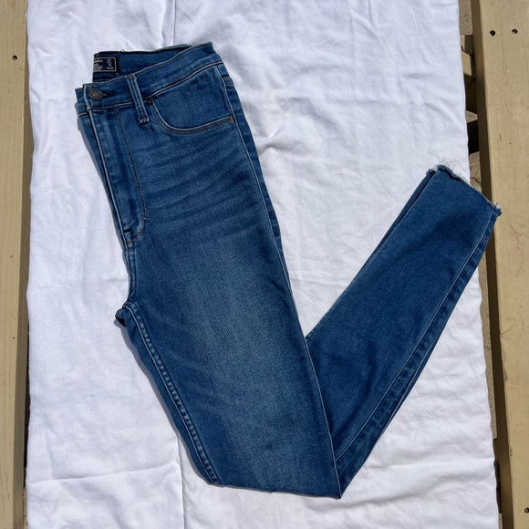 Abercrombie Ultra High Rise Jean Legging - Picture 1 of 4